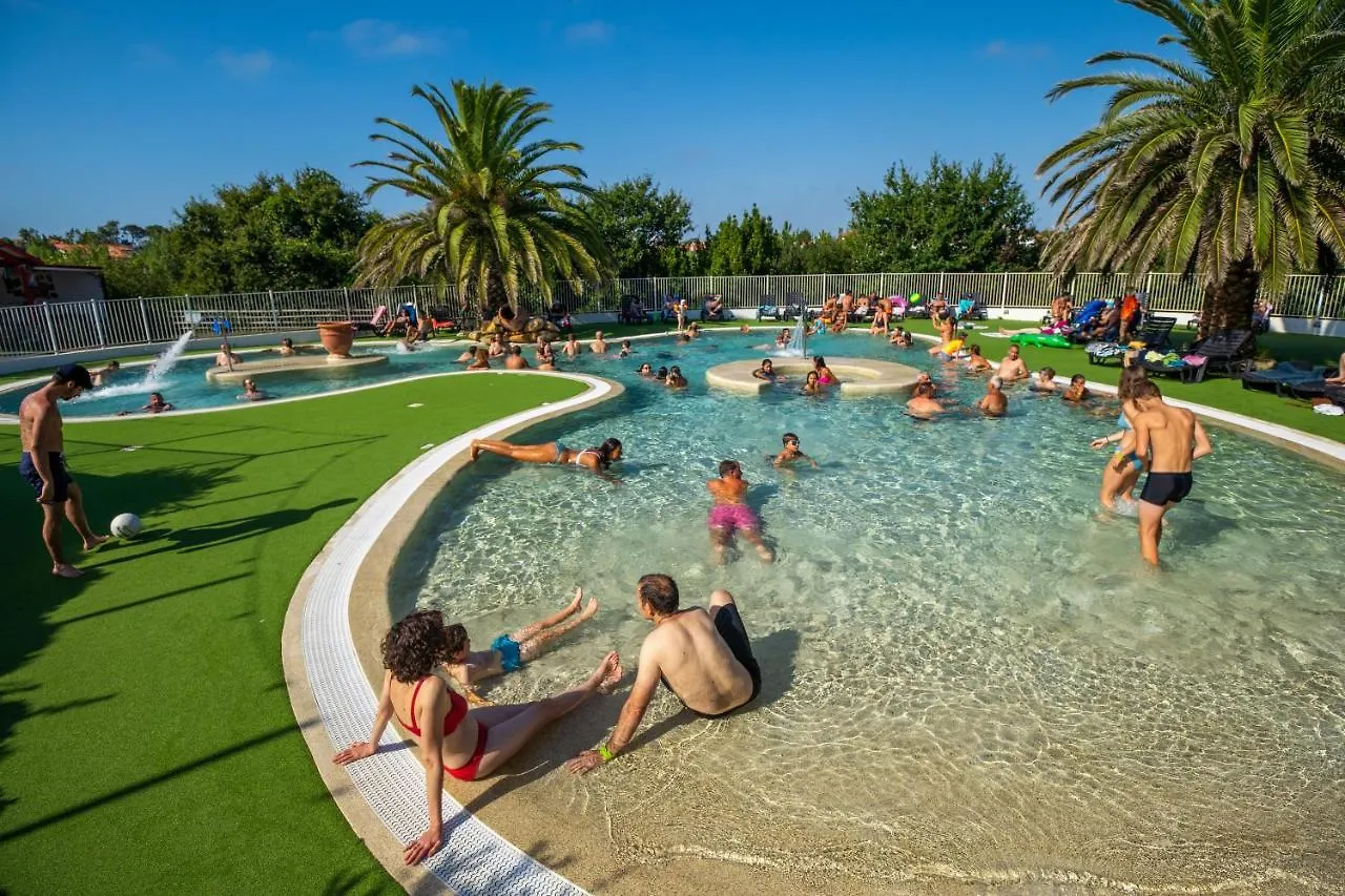 **** Kamp Camping Sunissim Erreka By Locatour France